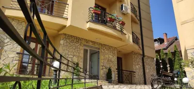 a building with a balcony with flowers on it at Apartman Temida Lux in Vrnjačka Banja