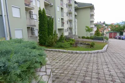 a cobblestone street in front of a building at Apartman NEDA - 5 minuta od centra in Vrnjačka Banja