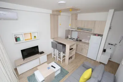 a living room with a couch and a kitchen at Fast Sleep & Go 3 in Paraćin