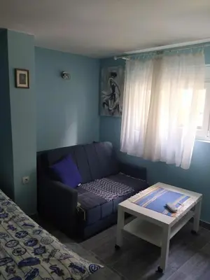 a living room with a couch and a table at Apartman Azzuro Vrnjačka Banja in Vrnjačka Banja