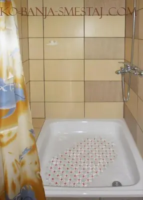 a bathroom with a tub with a shower curtain at Apartman i Studio Stefan Nemanja Sokobanja in Soko Banja