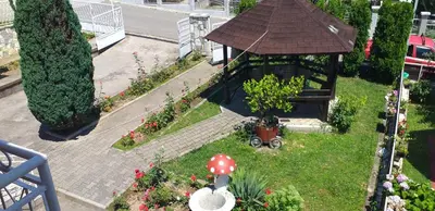 a model of a garden with a gazebo at Apartmani Arsic in Vrnjačka Banja