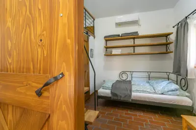 a small room with a bed and a window at Kompleks apartmana SuperStar23A in Soko Banja