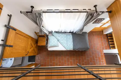 a room with a bed and a window at Kompleks apartmana SuperStar23A in Soko Banja