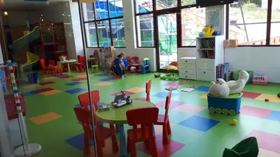 a room with a colorful floor with a table and chairs at Apartman IRINA 1243 in Kopaonik