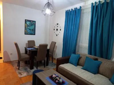 a living room with a couch and a table at Apartman Dream,Kraljevi Čardaci, sa besplatnim parkingom u garazi in Kopaonik