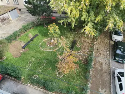 an aerial view of a garden with a clock in the grass at STAN na DAN PEX FREE PARKING in Vranje