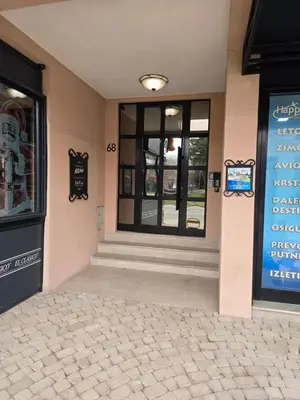 a front door of a building with a sign on it at Alo Alo Apartman 6 in Kruševac