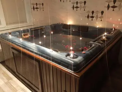a jacuzzi tub in a room with lights at Apartmani Nikola in Vrnjačka Banja