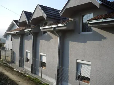 a building with a fence in front of it at Motel Stara Vrba in Kuršumlija