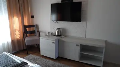 a room with a desk with a tv and a chair at Bella studios in Kruševac