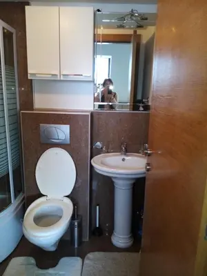 a bathroom with a toilet and a sink at Apartman Gordana in Vrnjačka Banja