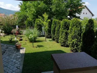 a garden with a fence and a yard with plants at Apartmani Tvins in Soko Banja