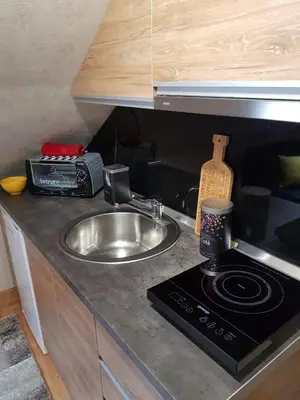a kitchen counter with a sink and a stove at Kraljevi čardaci, apartman 53 u zgradi 7, opcija unutrašnjeg parking mesta in Kopaonik