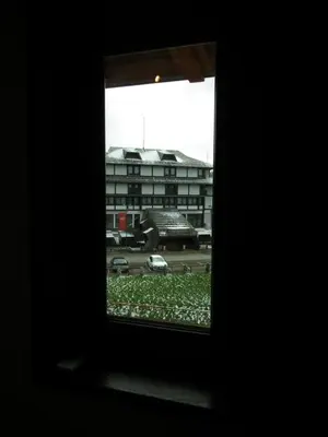 a window with a view of a parking lot at Apartman A7 u vili Pahulja in Kopaonik