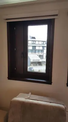 a large window in a room with a windowneau at Apartman A7 u vili Pahulja in Kopaonik