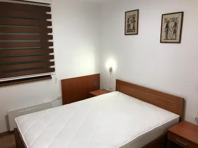 a bedroom with a white bed and a window at Apartman B3 u vili Suri in Kopaonik