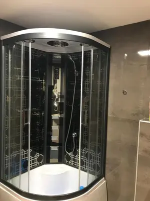 a bathroom with a shower with a glass wall at Apartman B3 u vili Suri in Kopaonik