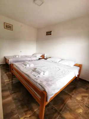 two beds in a room with white sheets and pillows at Villa Balconlux - Zavojsko jezero, Pirot in Pirot