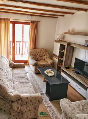 a living room with a couch and a tv at Villa Balconlux - Zavojsko jezero, Pirot in Pirot