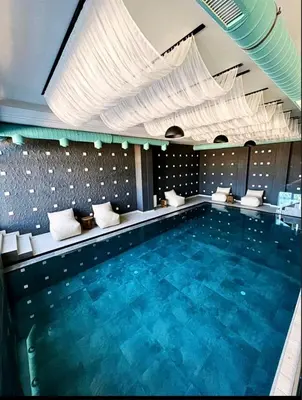a large swimming pool in a hotel room at Milmari S70 Kopaonik in Kopaonik