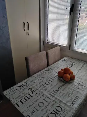 a table with a plate of oranges on top of it at Rudolf apartmani in Soko Banja