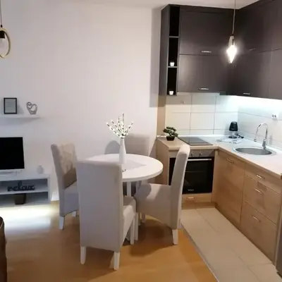 Emili Apartman