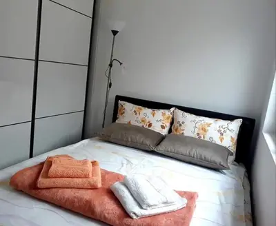 a bed with two towels on top of it at Apartman RADOVIĆ in Vrnjačka Banja