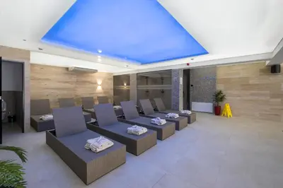 a conference room with chairs and a blue ceiling at Mila apartmani Kopaonik in Kopaonik