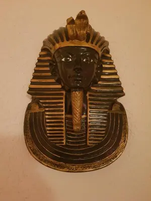 a gold object with a face on a wall at FARAON pn 3 in Paraćin