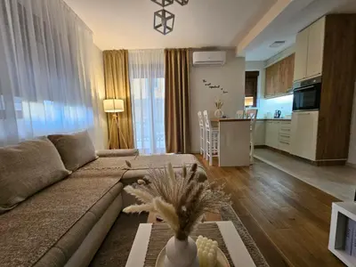 a living room with a couch and a table at Apartman Emma Vrnjačka Banja in Vrnjačka Banja