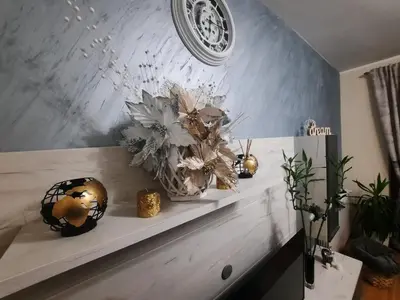 a shelf with flowers and other decorations on it at Apartman Korićanac Vrnjačka Banja in Vrnjačka Banja