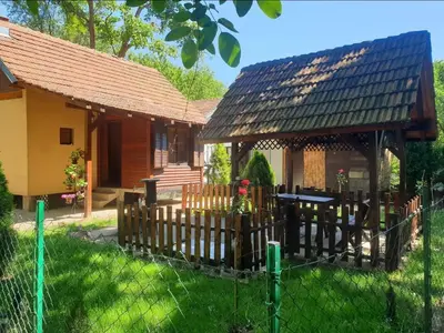 a house with a wooden fence in front of it at Radetov konak in Ðunis