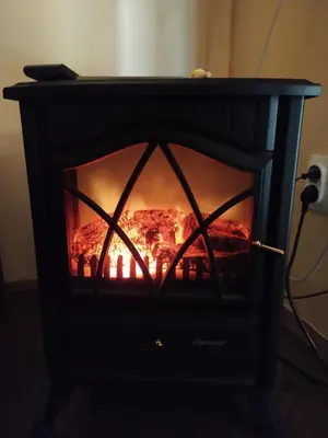 a fire in a fireplace in a room at Apartman Draškovic - Goč in Biserske Kuće