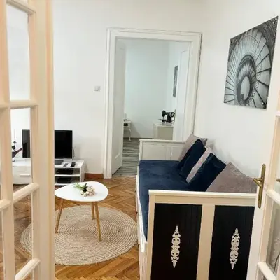 Center Retro Apartment
