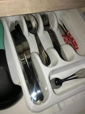 a white tray with utensils in a drawer at Apartman Kraljevi čardaci Makica Kopaonik sa garazom in Kopaonik