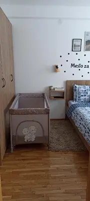 a childs bedroom with a bed and a crib at Apartman MonTanja Kopaonik, u hotelu Kraljevi Čardaci in Kopaonik