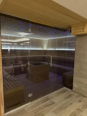 a room with a room with a glass wall at Milmari N 79 in Kopaonik