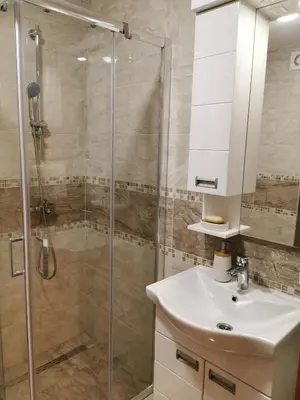 a bathroom with a glass shower and a sink at Apartman Maximus in Vrnjačka Banja
