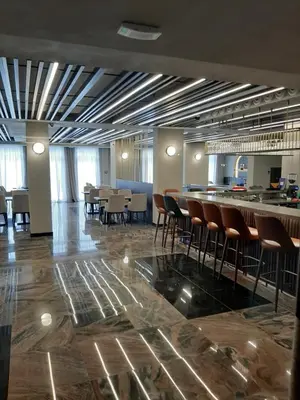 a lobby with a bar and tables and chairs at Studio Diamondlux Vrnjačka Banja in Vrnjačka Banja