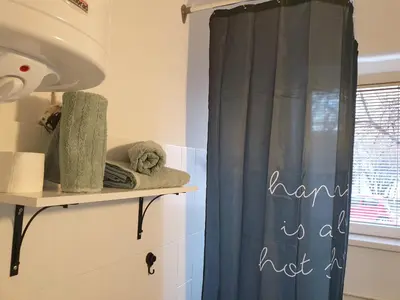 a bathroom with a shower curtain with the words have a not at Apartman Park Jagodina-studio u centru grada FREE parking in Jagodina