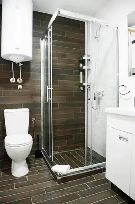 a bathroom with a toilet and a glass shower at Apartman Paunovi Čardaci sa garažnim mestom in Kopaonik