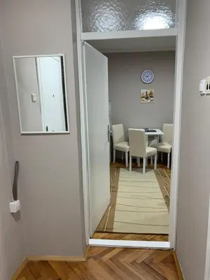 a hallway with a door leading to a dining room at Apartman Djuric Paracin in Paraćin