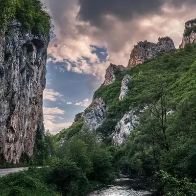 Golemi kamik Pirot Vlasi