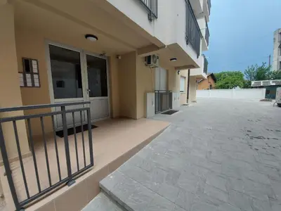 an empty hallway of a building with a balcony at Ekskluziv apartmani in Paraćin