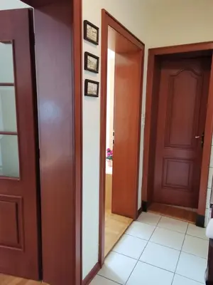 a hallway with two brown doors and a tile floor at Apartman kod Vrapca in Vrnjačka Banja