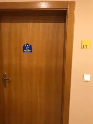 a sign on the door of a room at Apartman Kentaur Vrnjačka Banja in Vrnjačka Banja