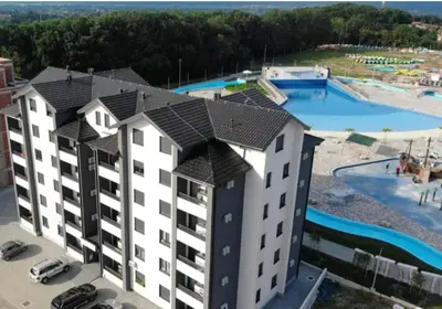 an aerial view of a apartment building with a pool at Apartman Martenovic 2 in Vrnjačka Banja
