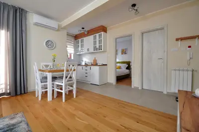 a kitchen and dining room with a table and chairs at Apartman Antic 1 in Vrnjačka Banja