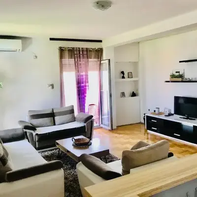 City view & pool apartment
